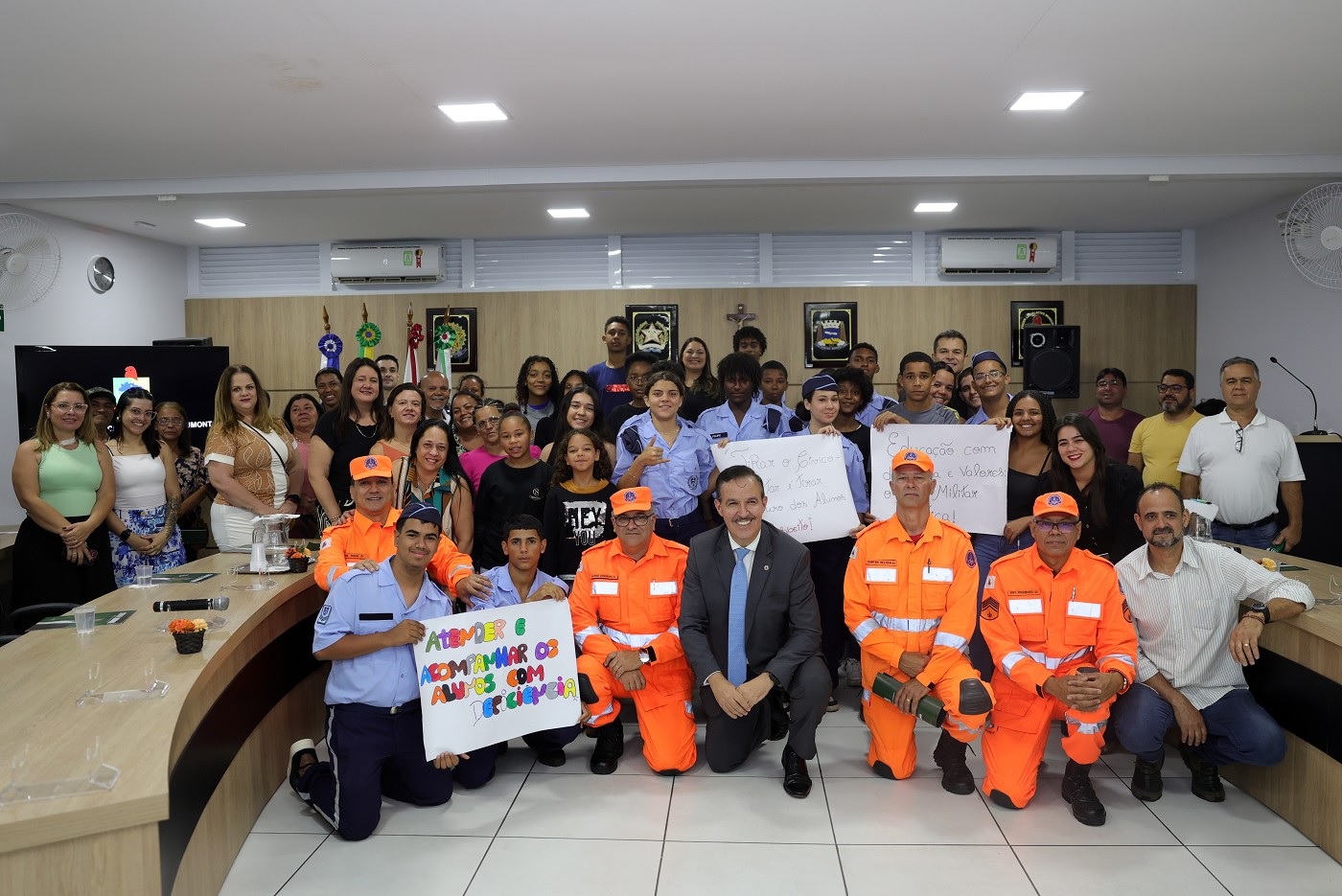 Modelo de escola cívico-militar é defendido em Santos Dumont